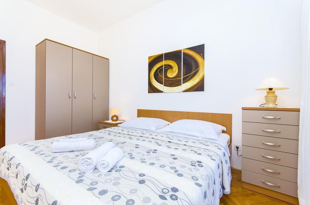 Apartments Kunac Podgora Rum bild