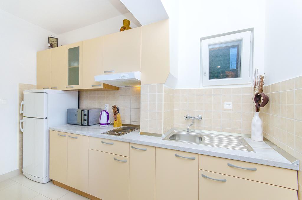 Apartments Kunac Podgora Rum bild